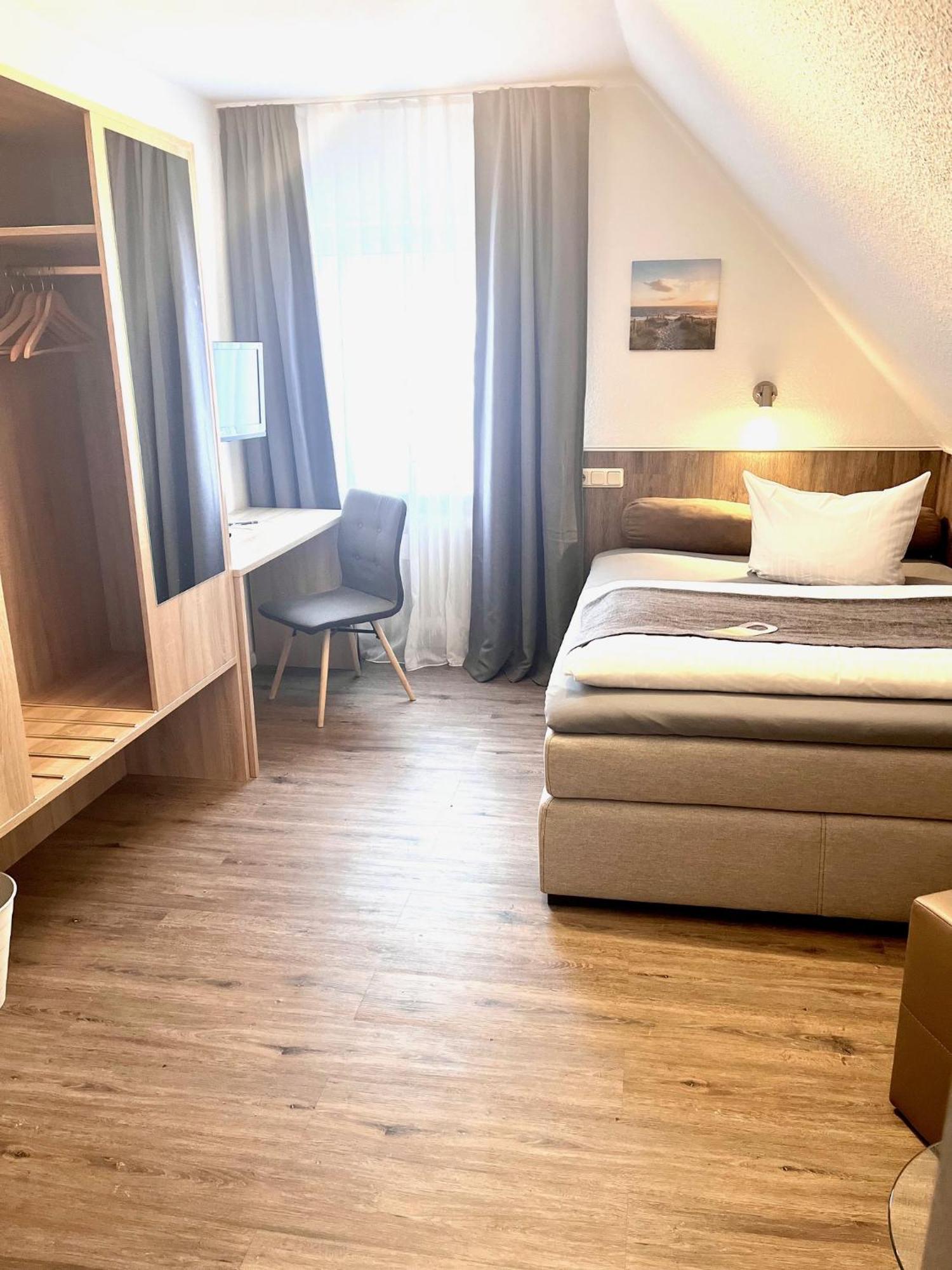 Hotel Pellmuehle Jever Bagian luar foto